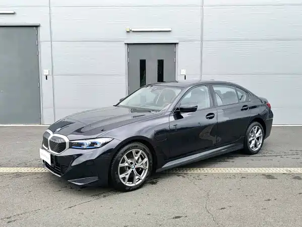 BMW i3 2025