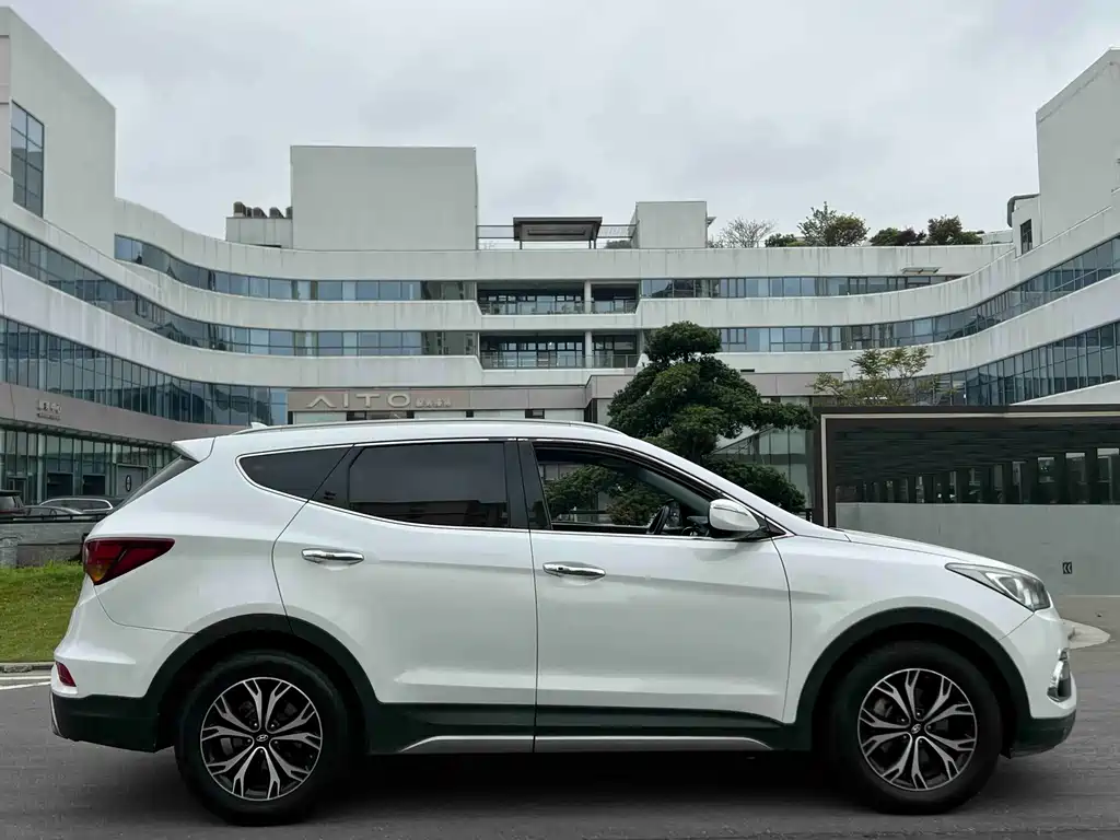 Hyundai Santa Fe 2017 — фото 14