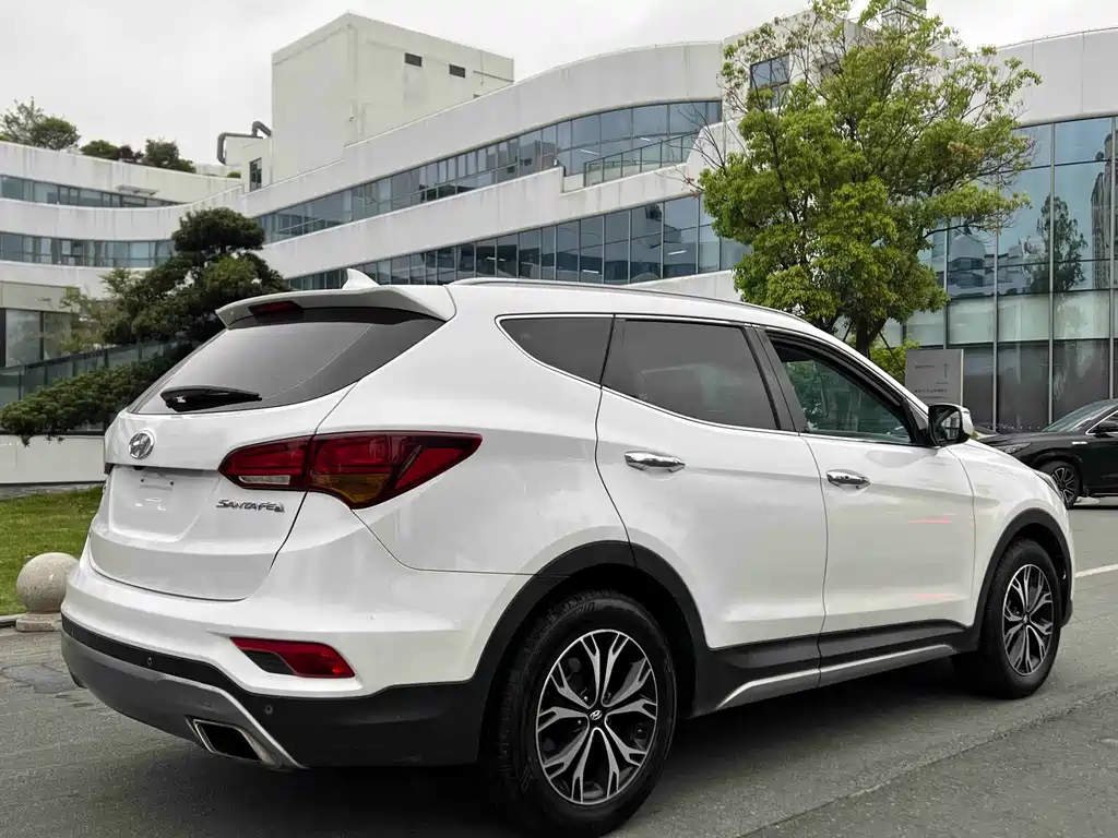Hyundai Santa Fe 2017 — фото 11