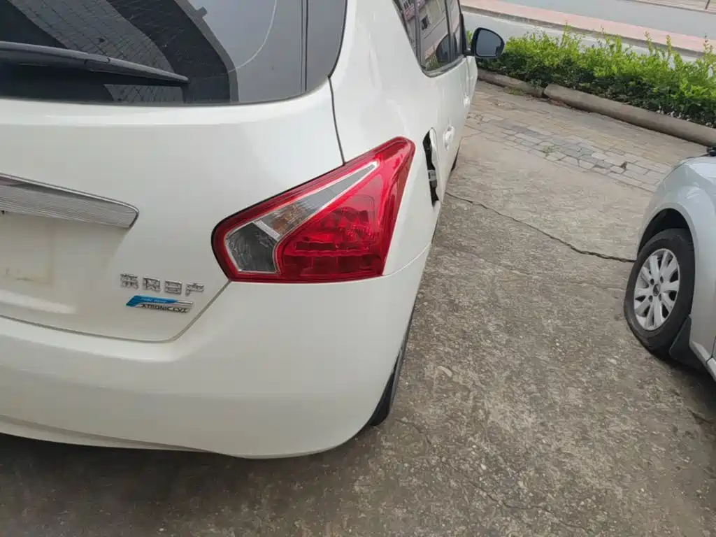 Nissan Tiida 2015 — фото 8