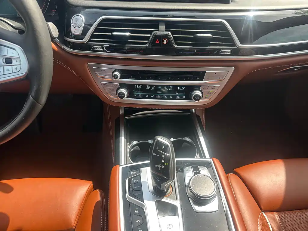BMW 7 Series 2019 — фото 17