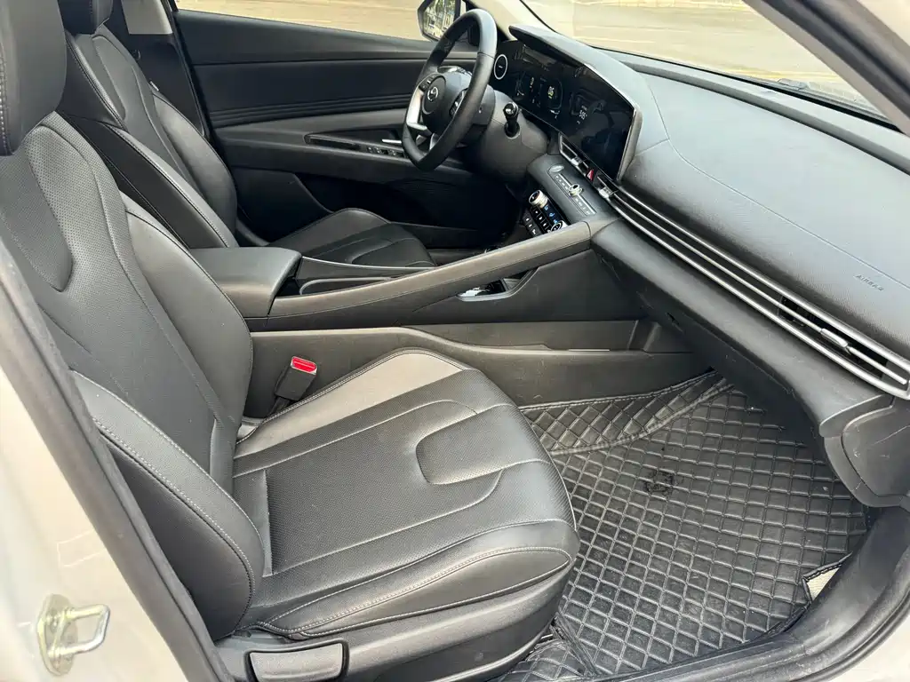 Hyundai Elantra 2023