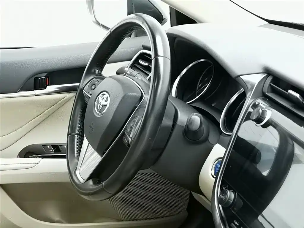 Toyota Camry 2019 — фото 22