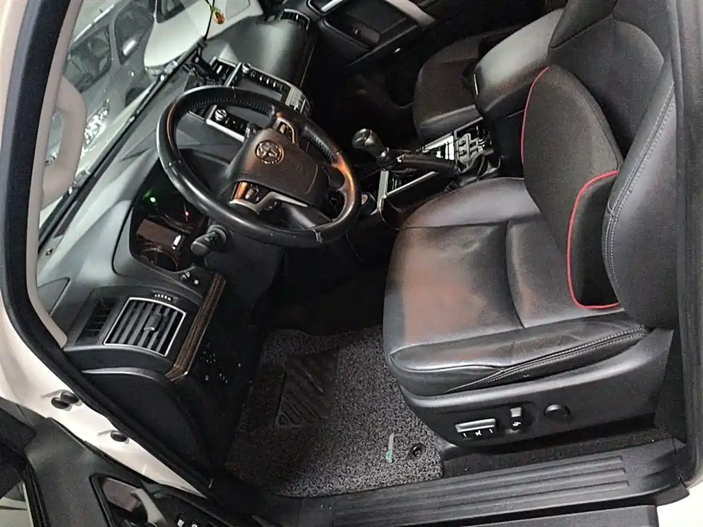 Toyota Prado 2019 — фото 16
