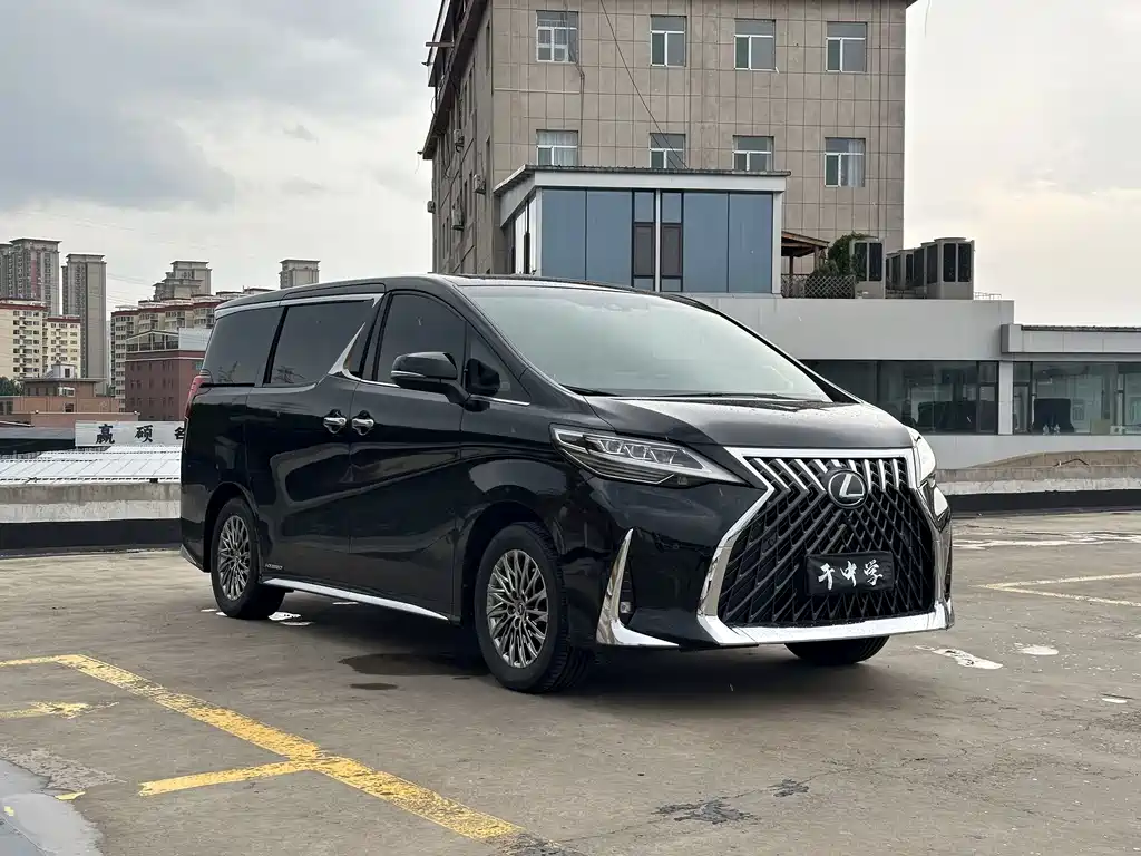 Lexus LM 2022