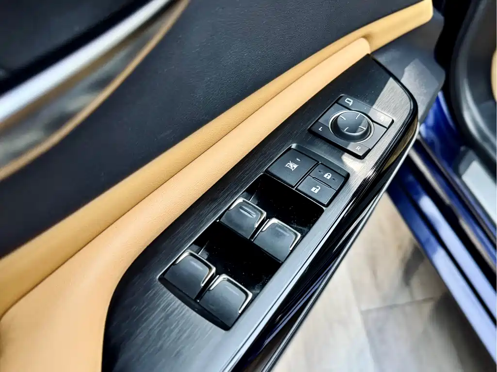 Lexus ES 2022 — фото 11