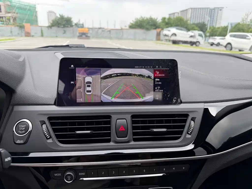 BMW 1 Series 2019 — фото 14