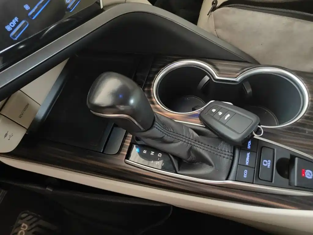 Toyota Camry 2018 — фото 14