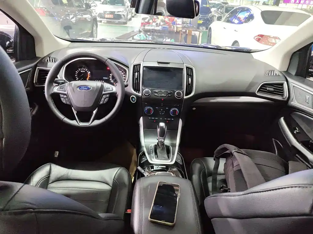 Ford Edge 2018 — фото 10