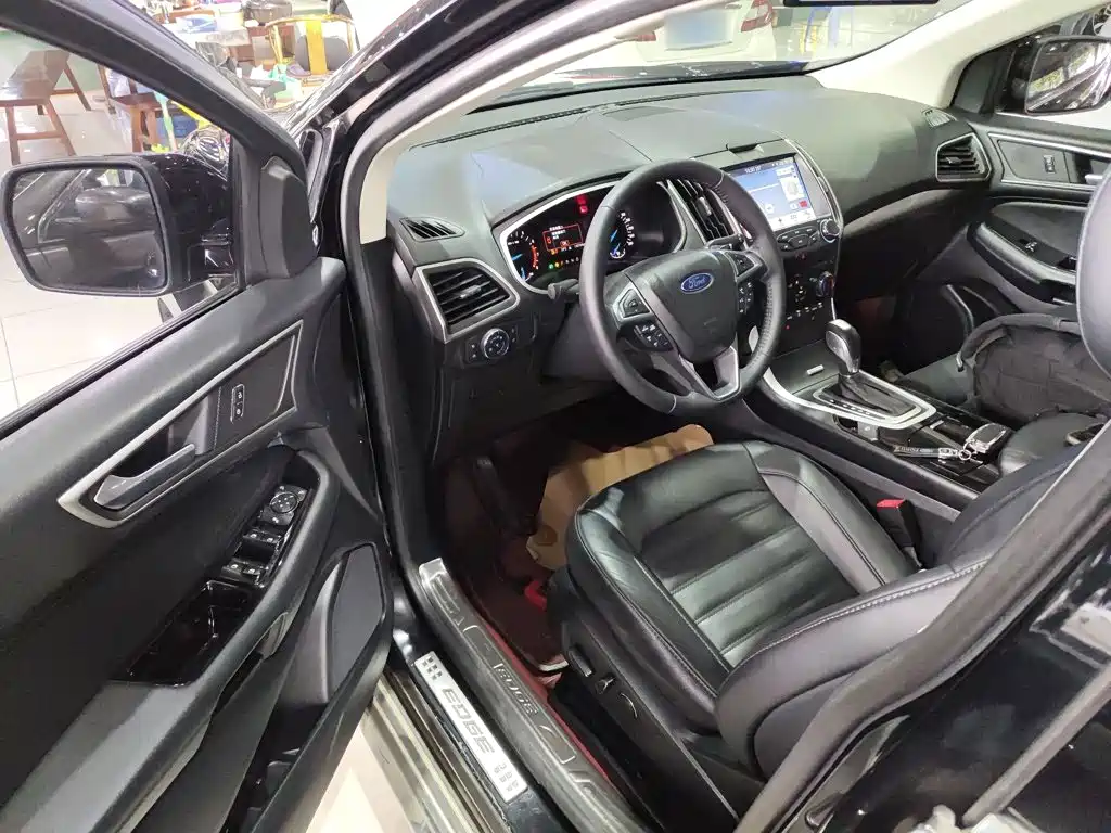 Ford Edge 2018 — фото 16