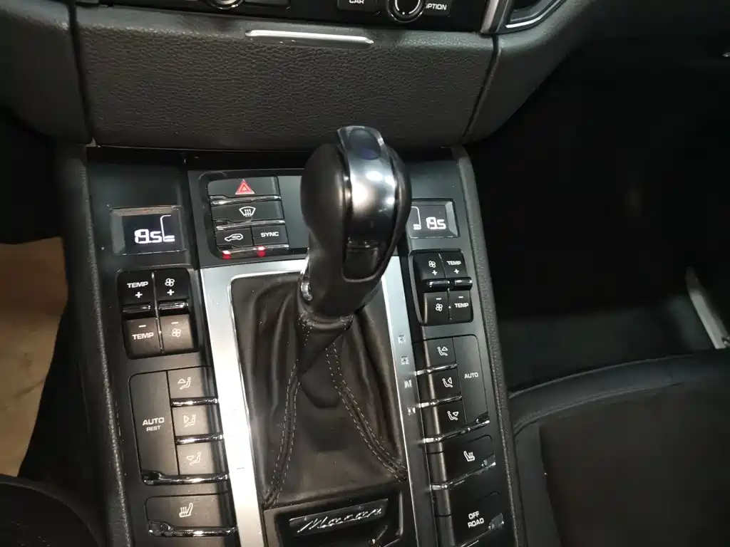 Porsche Macan 2015 — фото 14