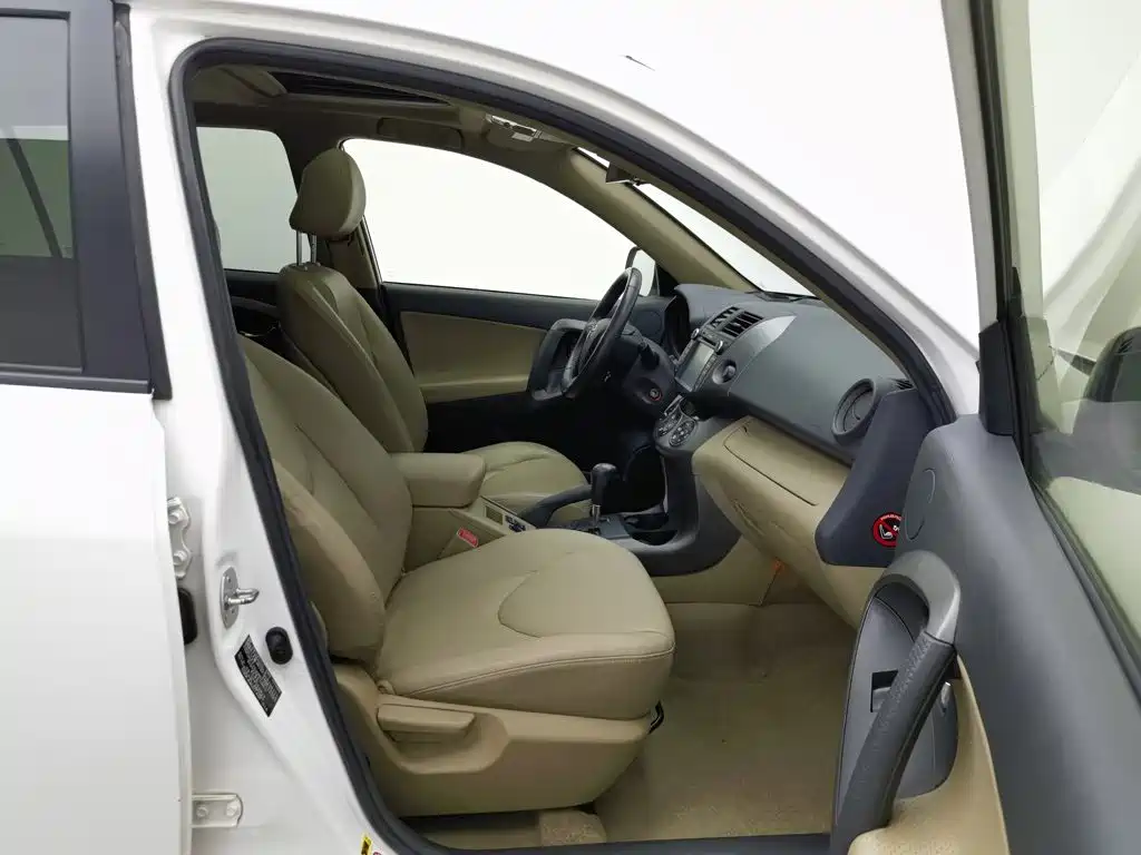Toyota RAV4 2012 — фото 23
