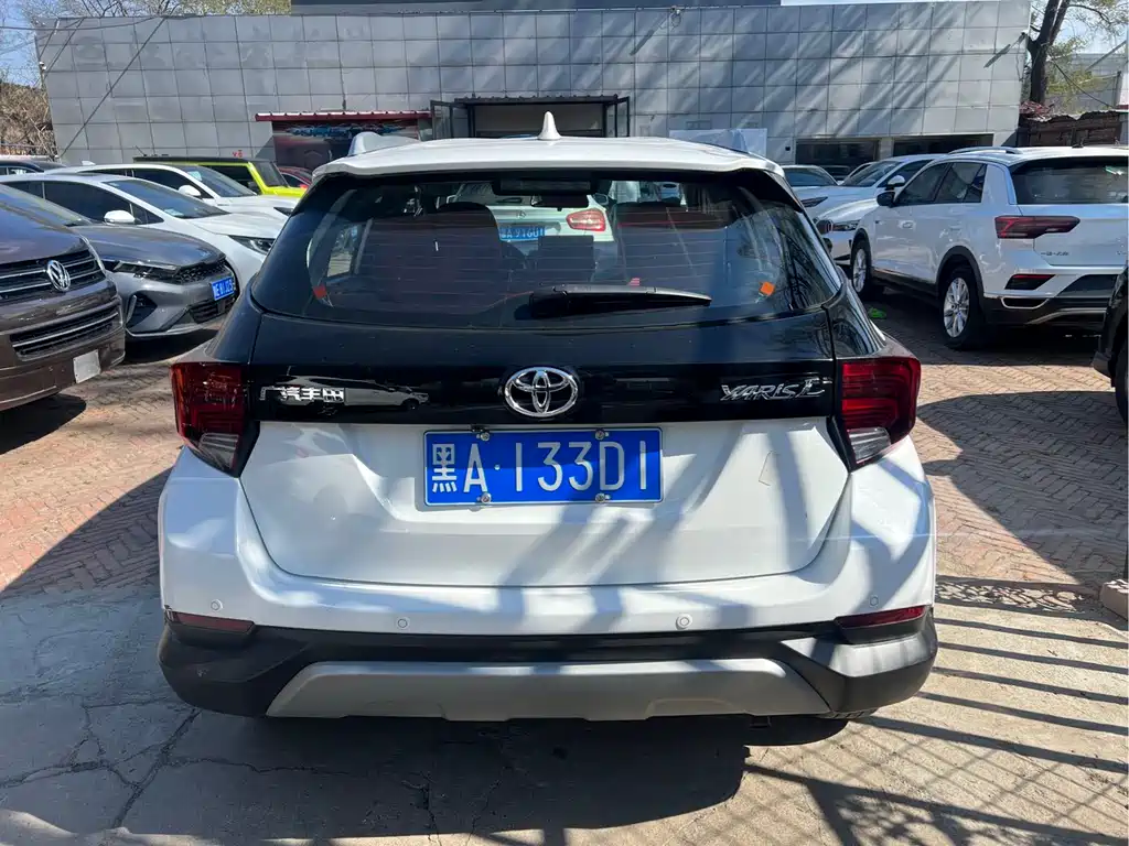 Toyota Yaris L 2022 — фото 5