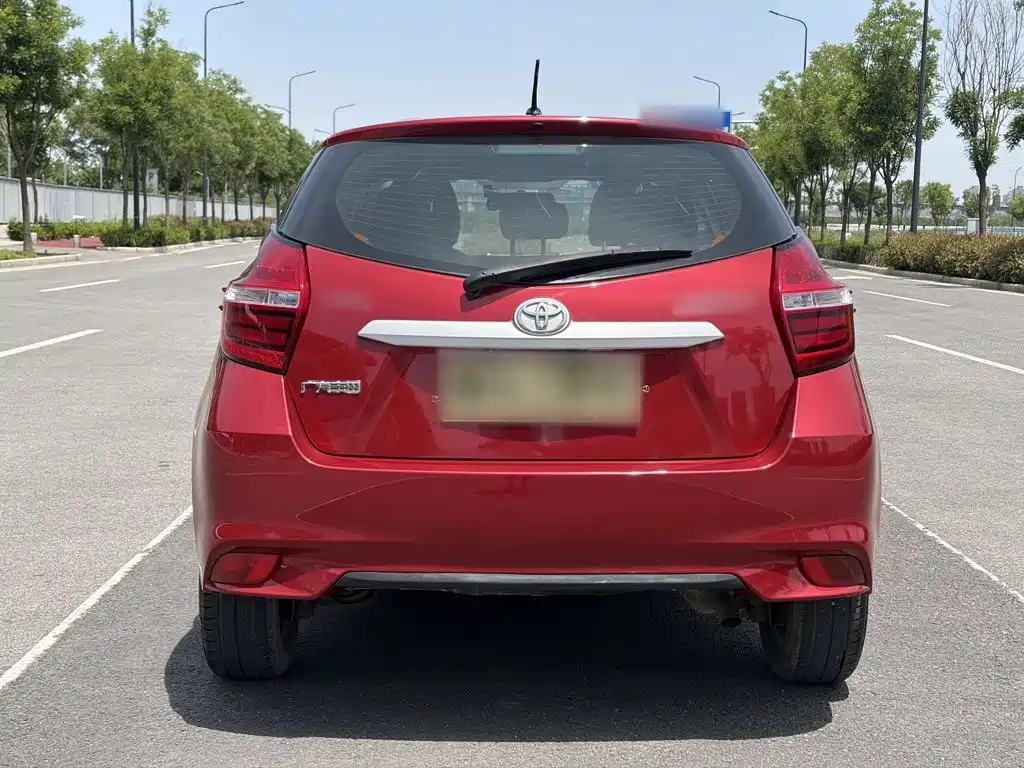 Toyota Yaris L 2017 — фото 12
