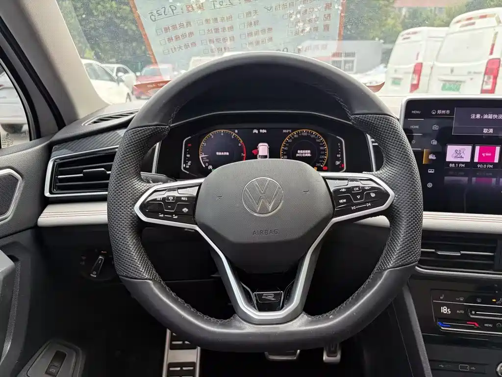 Volkswagen Tiguan L 2021 — фото 11