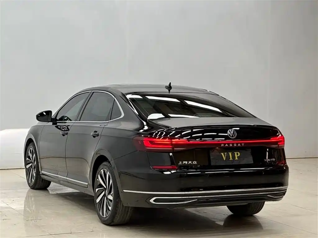 Volkswagen Passat 2023 — фото 8