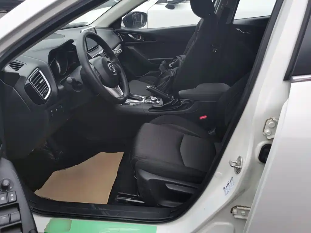 Mazda 3 Axela 2016 — фото 15