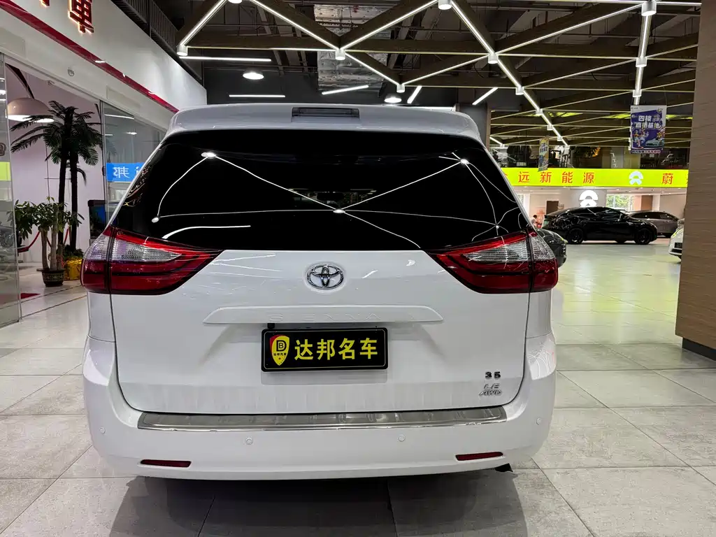 Toyota Sienna 2016 — фото 15