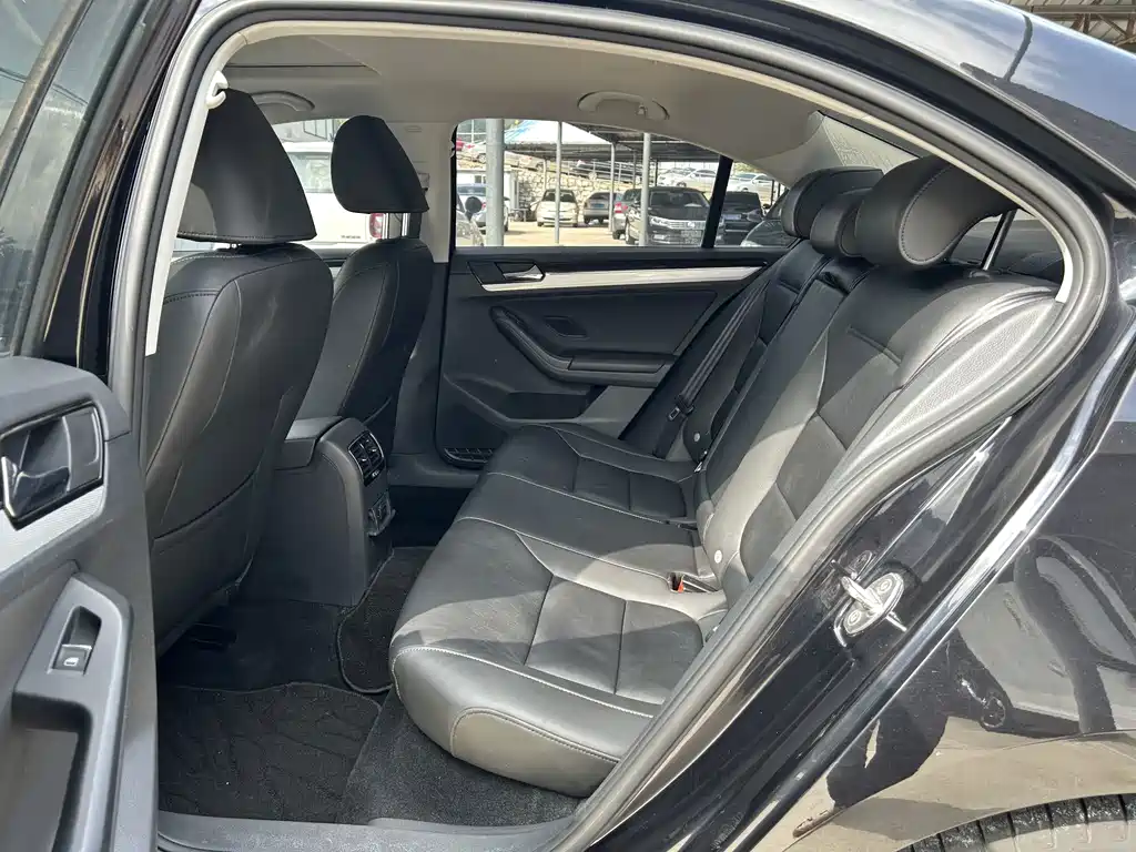 Volkswagen Sagitar 2016