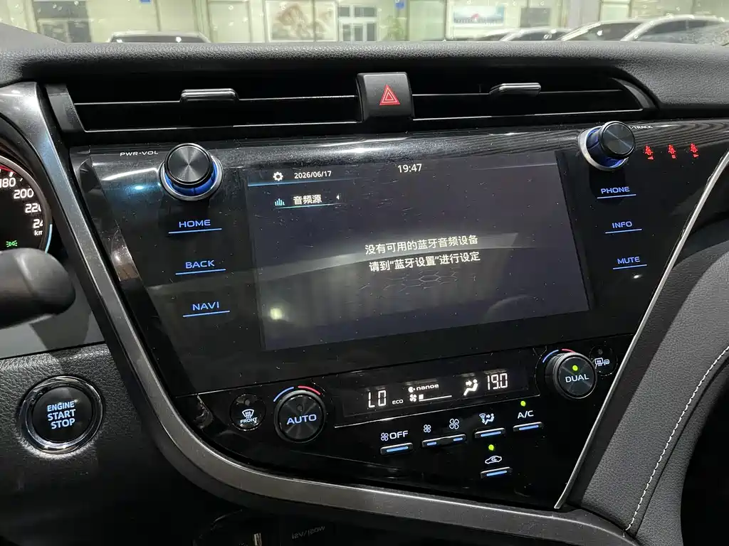Toyota Camry 2020 — фото 11