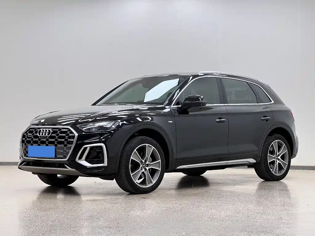 Audi Q5L 2022 — фото 1