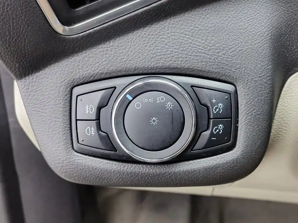 Ford Kuga 2013 — фото 21