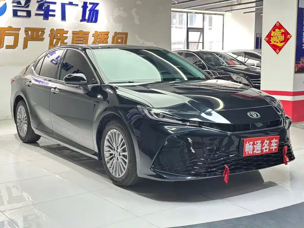 Toyota Camry 2025 — фото 2