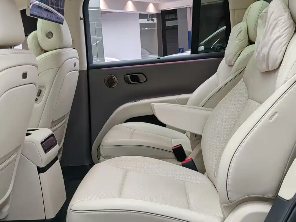 Li Auto i8 2025 — фото 11