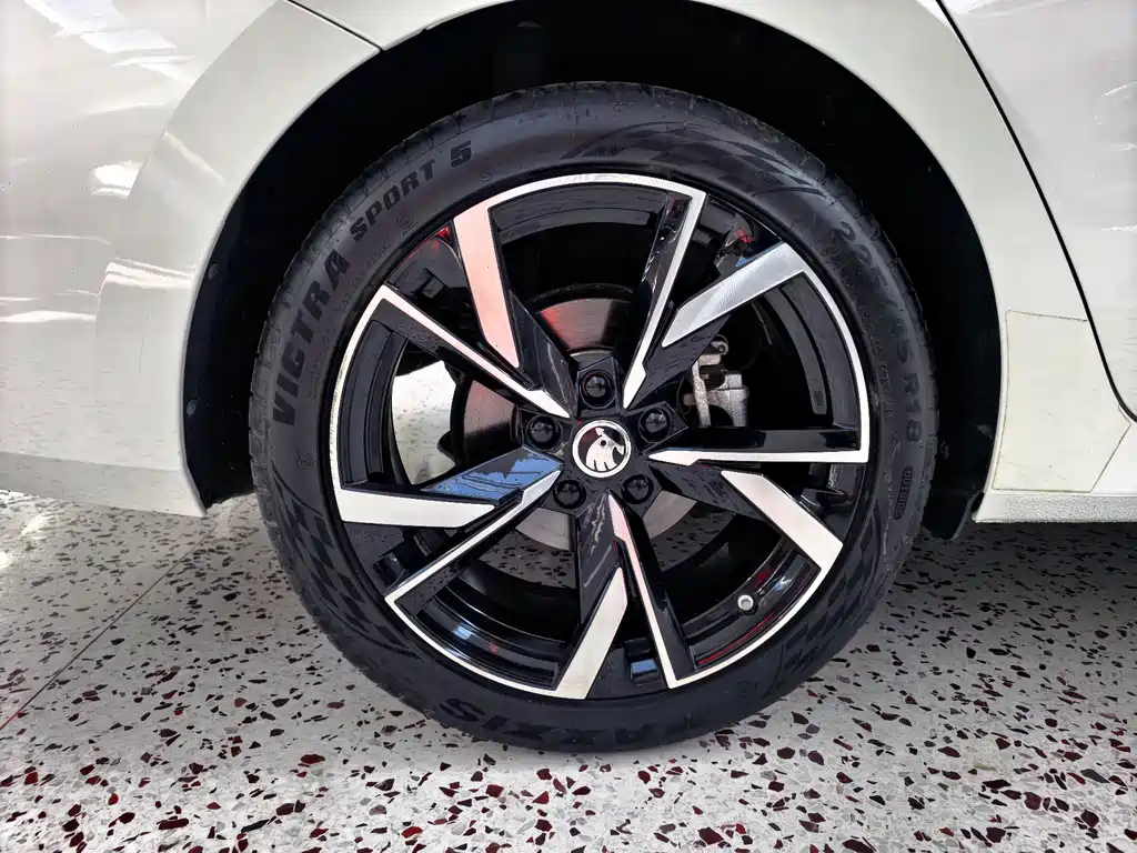 Skoda Octavia 2022 — фото 22