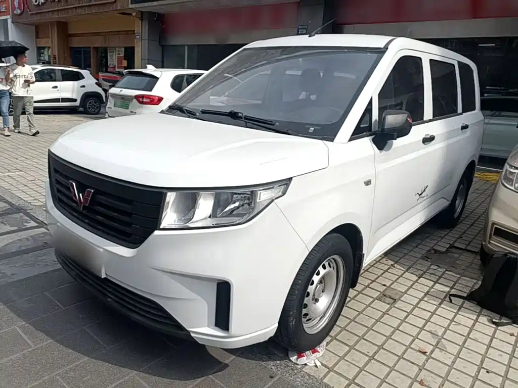 Wuling Hongguang PLUS 2023