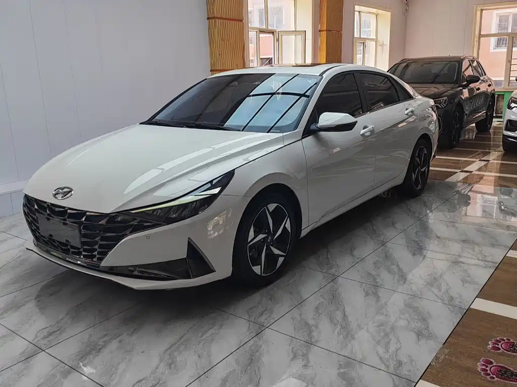 Hyundai Elantra 2022