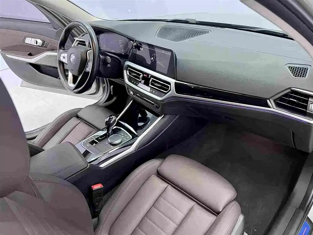 BMW 3 Series 2019 — фото 10