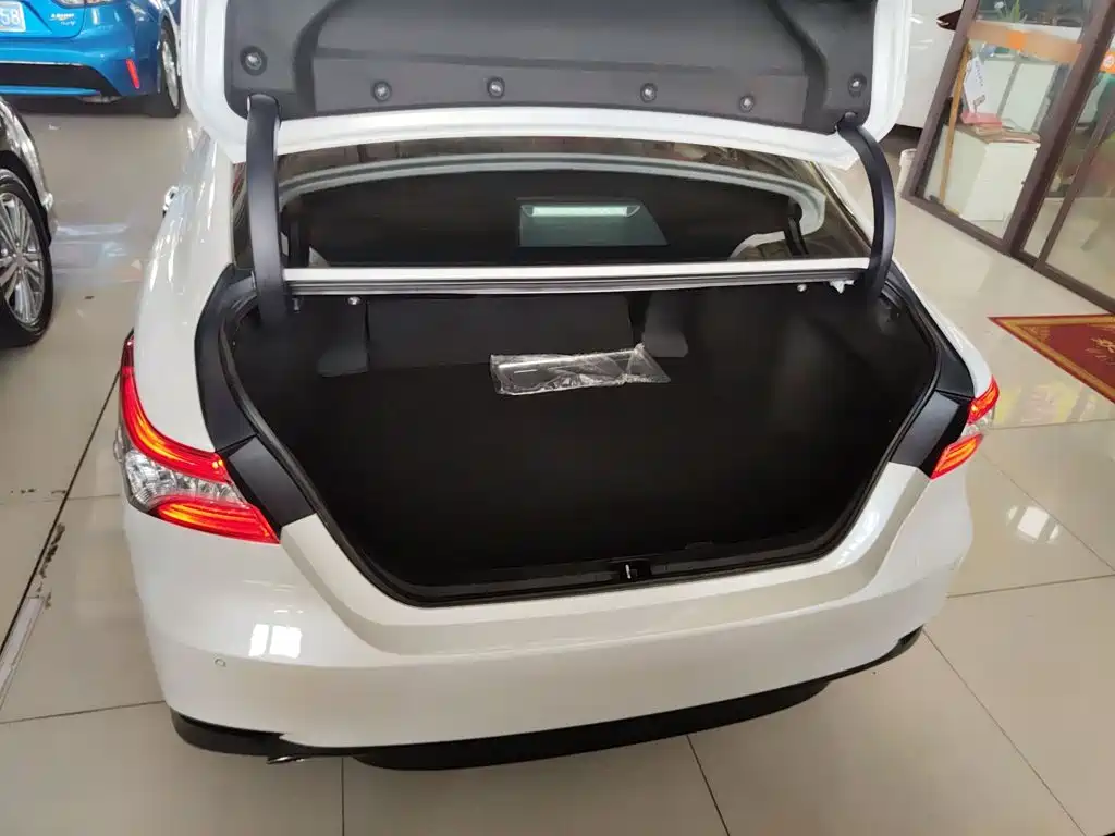Toyota Camry 2022 — фото 11