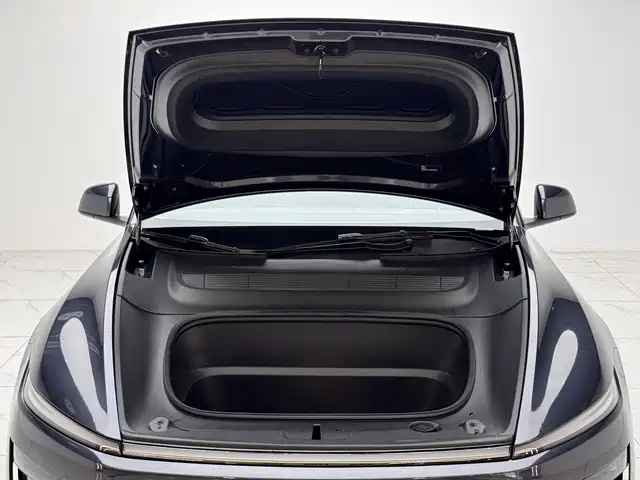Tesla Model Y 2025 — фото 13