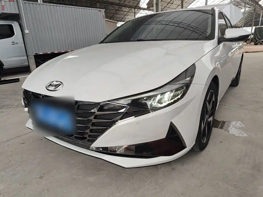 Hyundai Elantra 2023 — фото 1