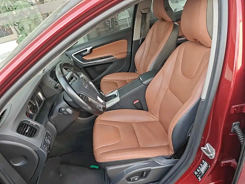 Volvo S60 2015 — фото 15