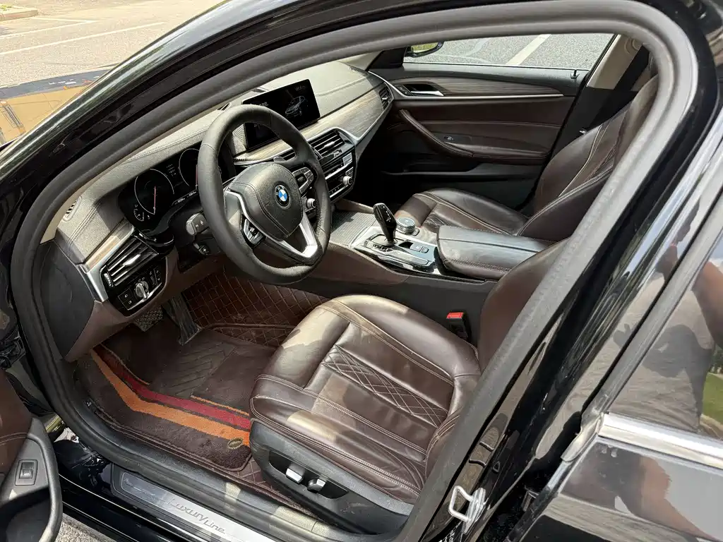 BMW 5 Series 2019 — фото 9