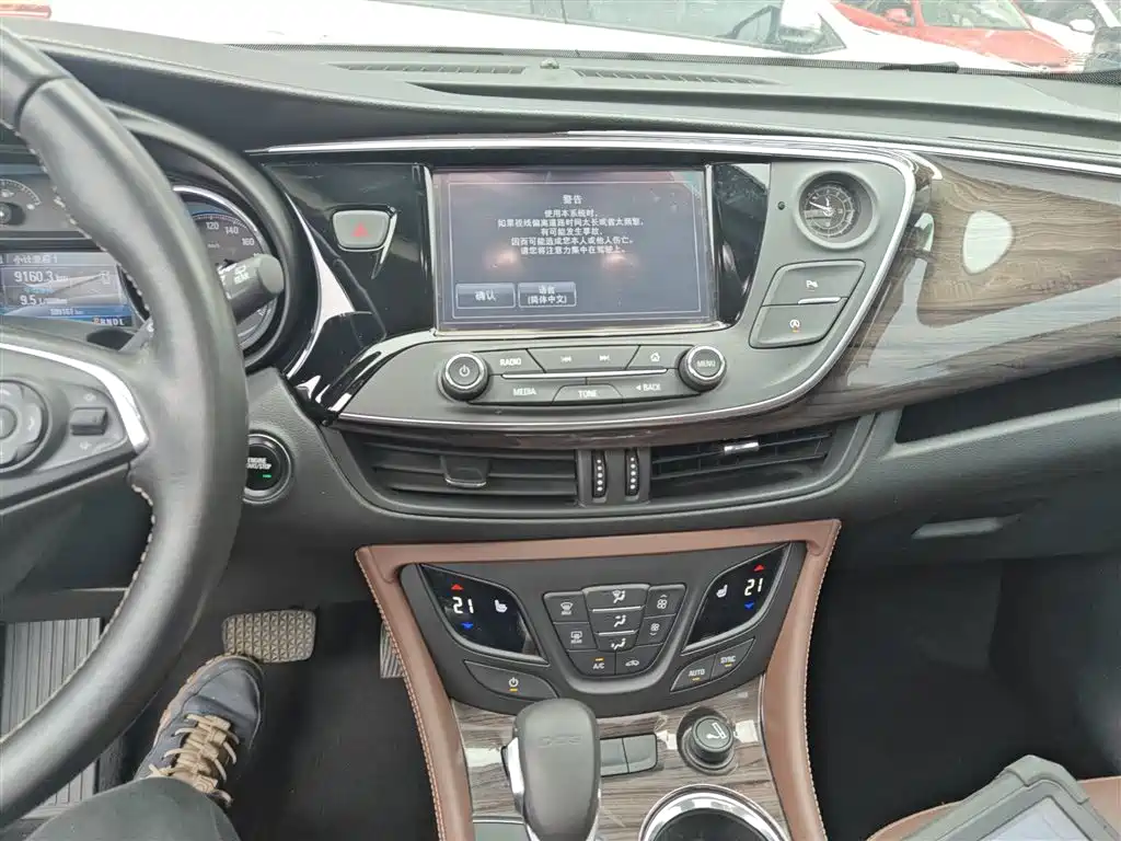 Buick Envision Plus 2017 — фото 9