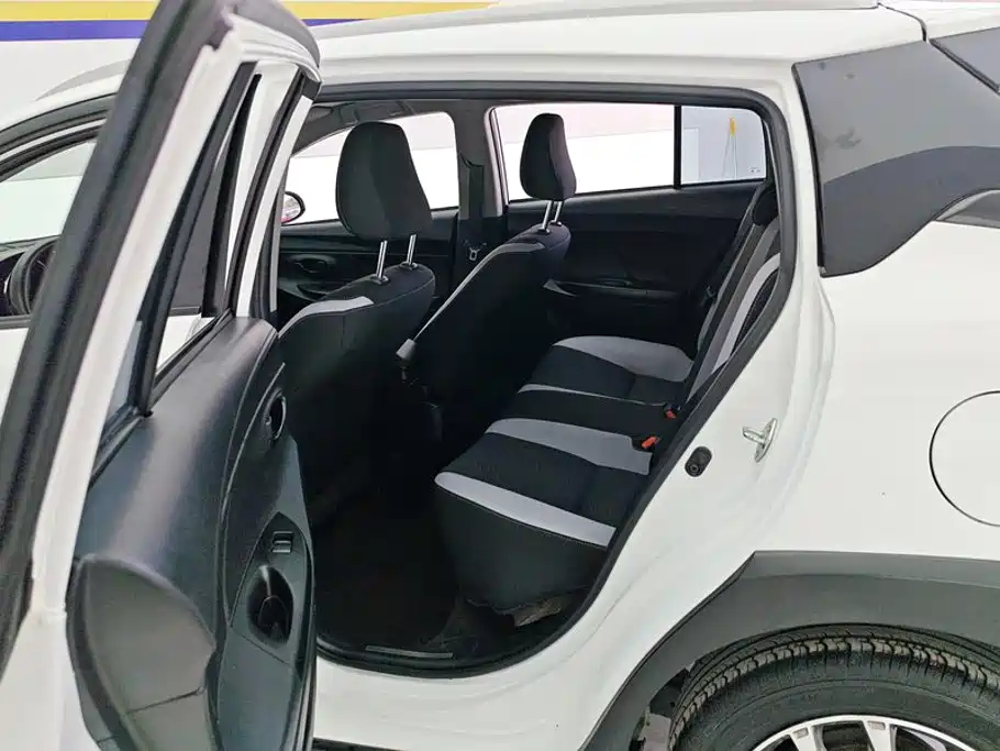 Toyota Yaris L 2020 — фото 11