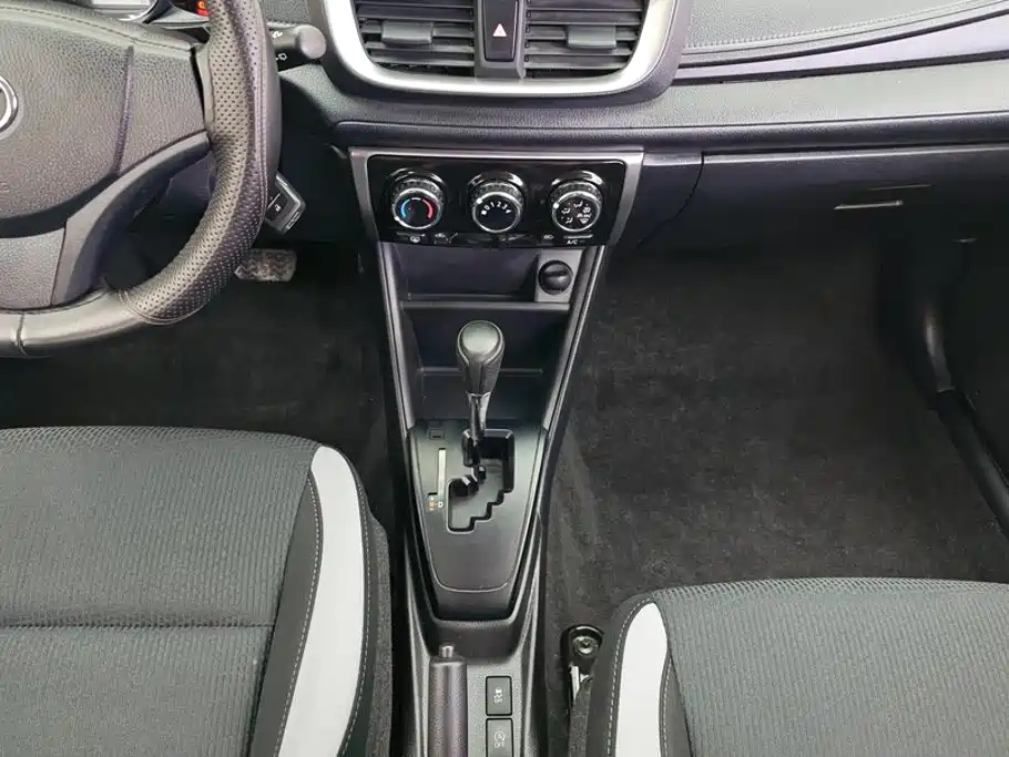 Toyota Yaris L 2020 — фото 16