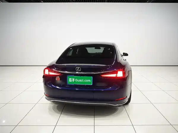 Lexus ES 2020