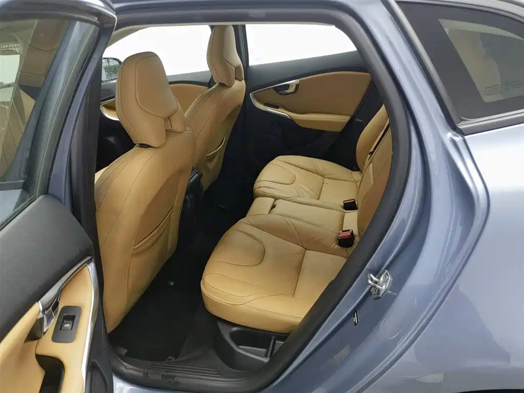 Volvo V40 2017 — фото 15