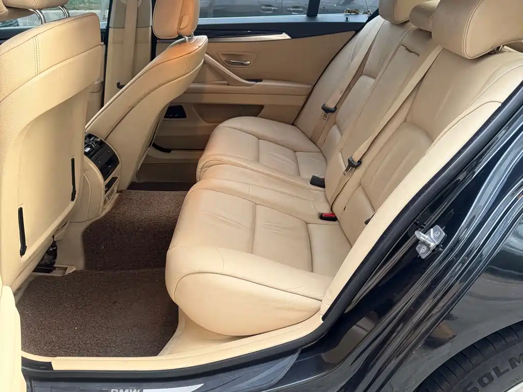 BMW 5 Series 2012 — фото 10