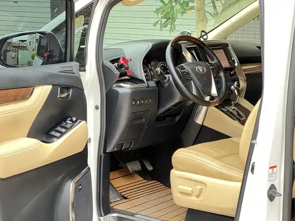 Toyota Alphard 2015