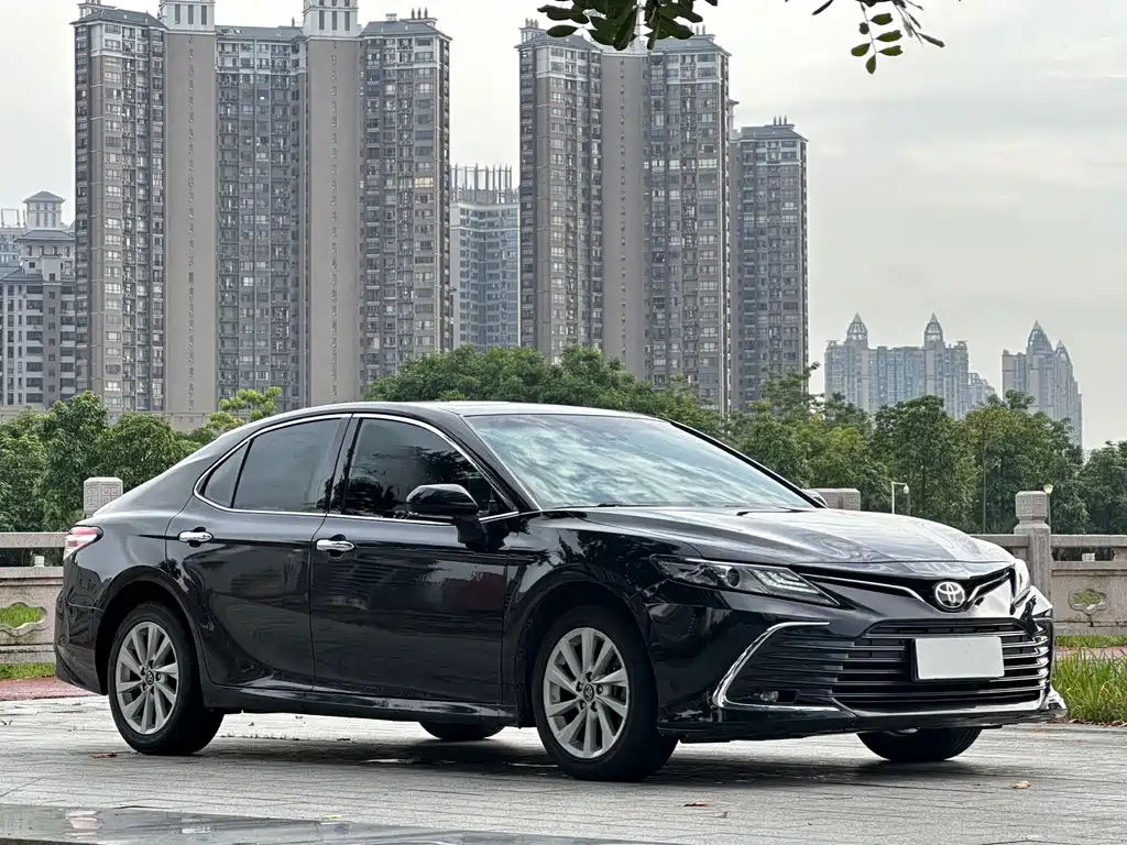Toyota Camry 2022 — фото 3