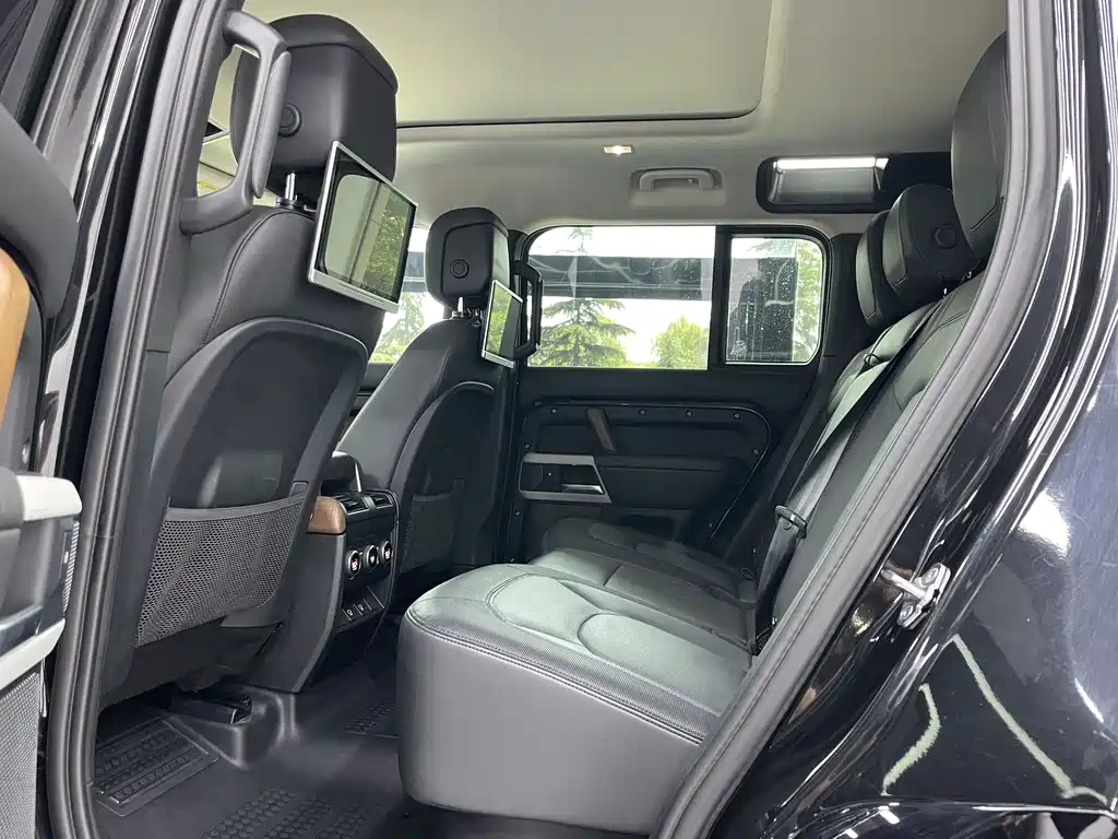 Land Rover Defender 2022 — фото 20