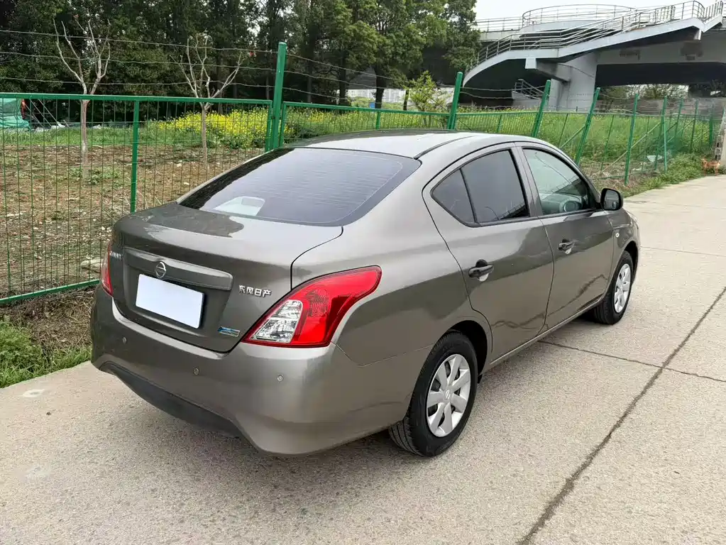 Nissan Sunny 2016 — фото 15