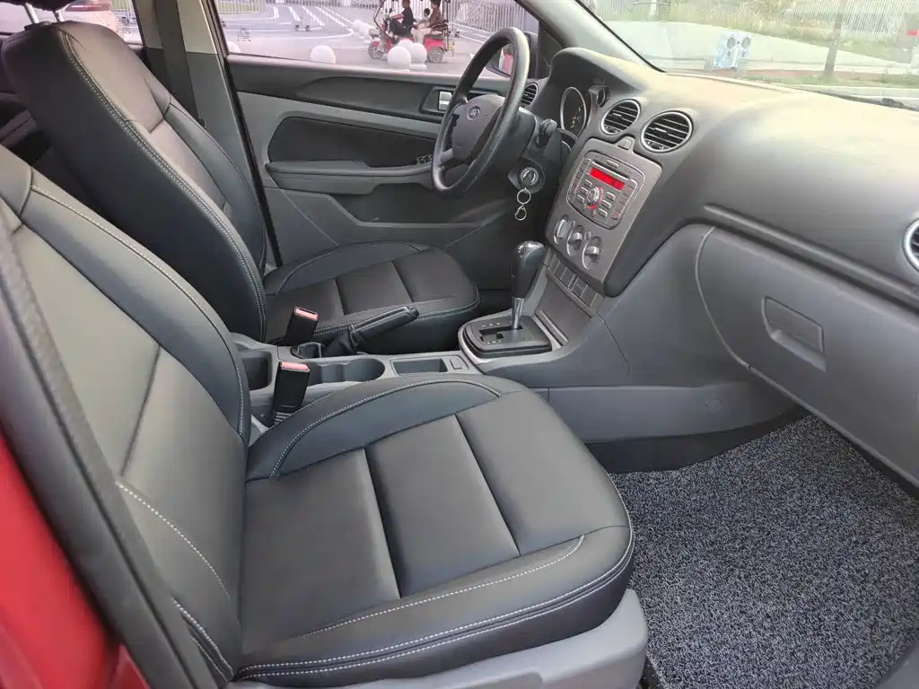 Ford Focus 2015 — фото 20
