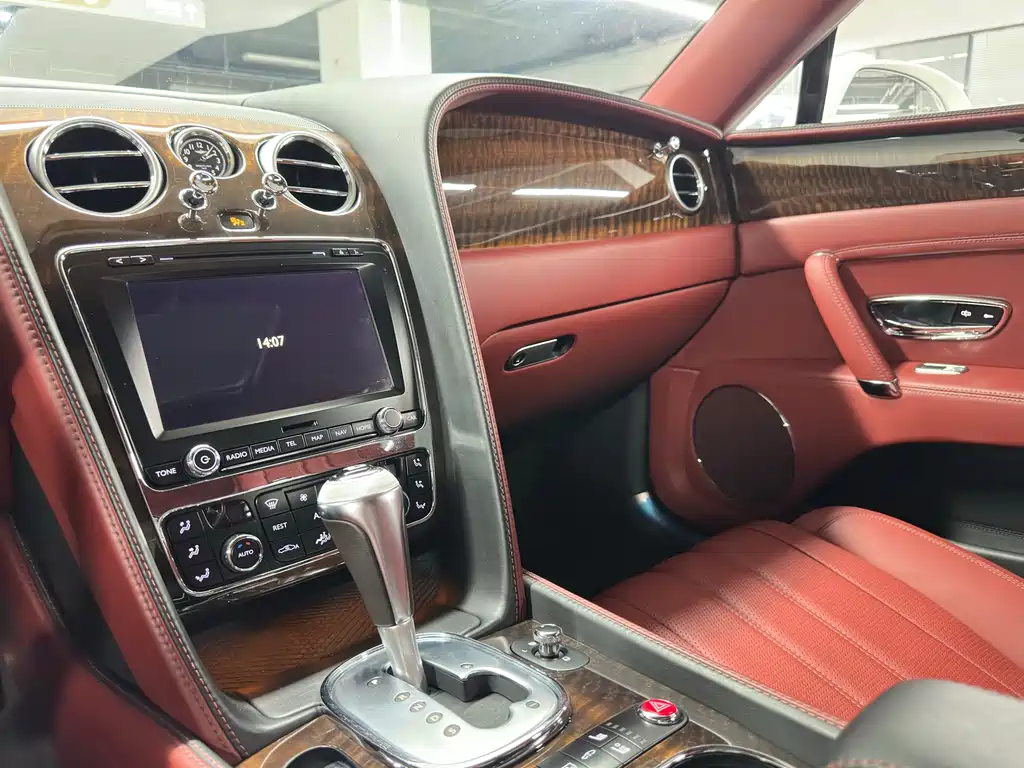 Bentley Flying Spur 2014 — фото 17
