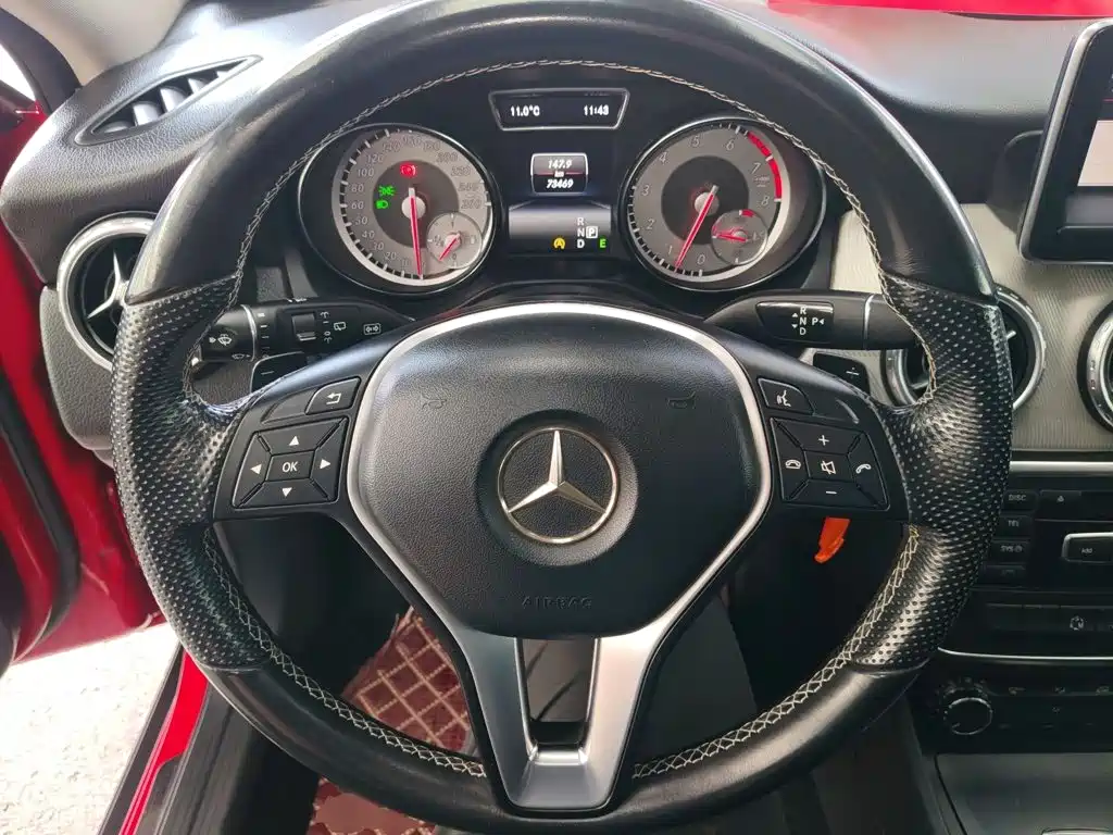 Mercedes-Benz GLA 2015 — фото 11